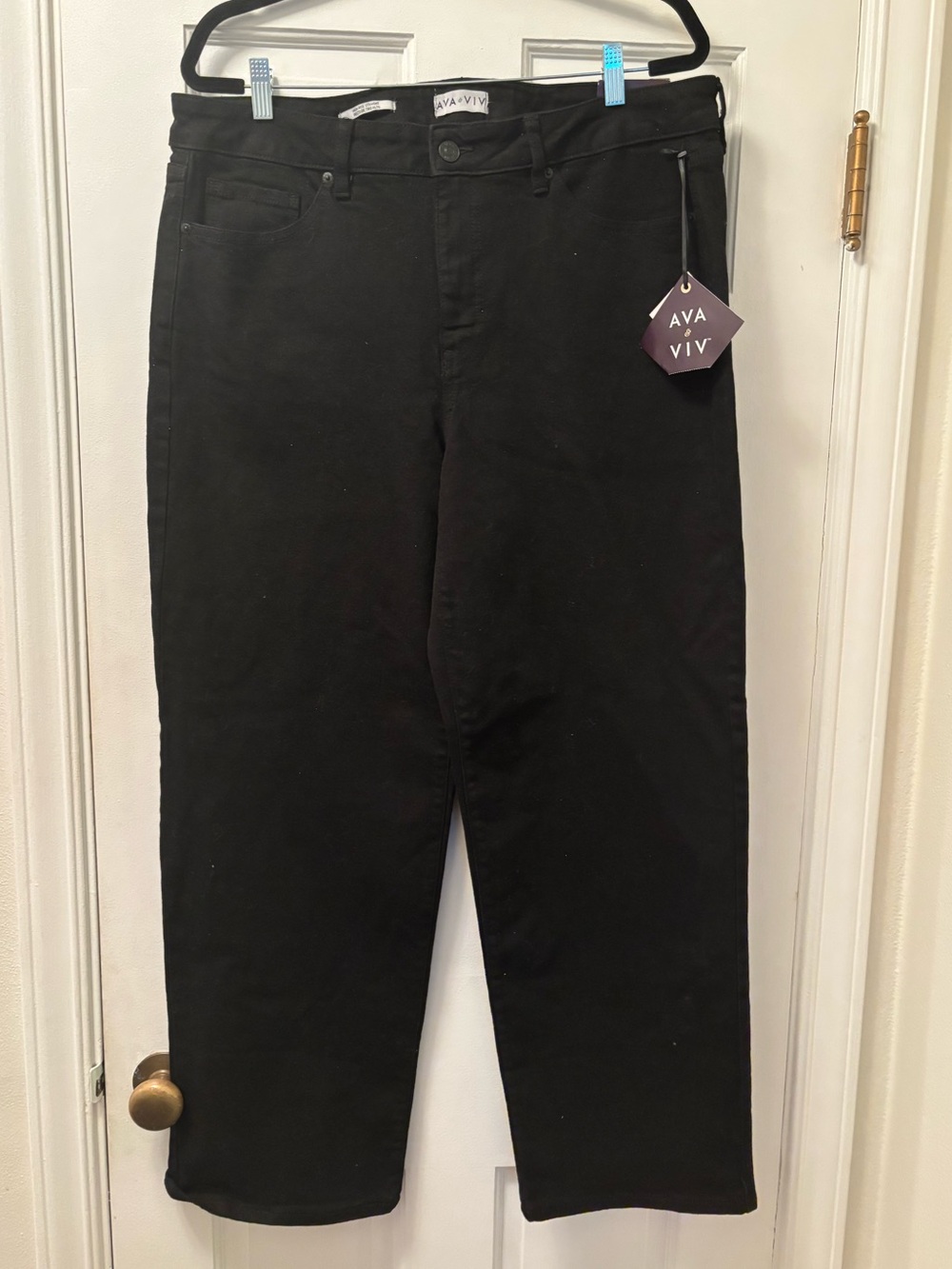 Ava & Viv Black High-Rise Straight Jeans
Size 16 Reg. Stretch